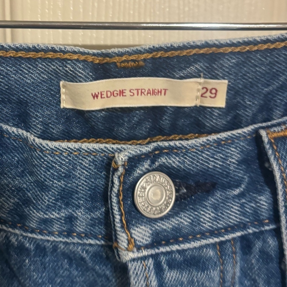 Levi’s Wedgie Straight Jeans – Premium Distressed – Size 29 - Picture 3 of 8
